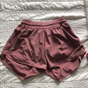 Lululemon Hotty Hot Short II 2.5" mauve